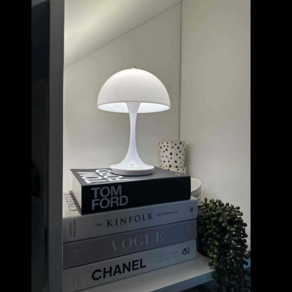 Lampe champignon Panthella blanche
