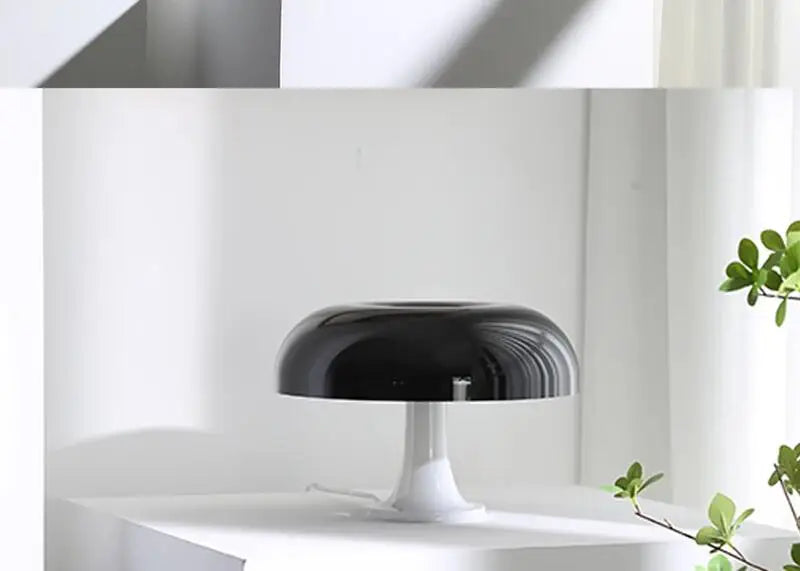 Lampe champignon noir et blanc