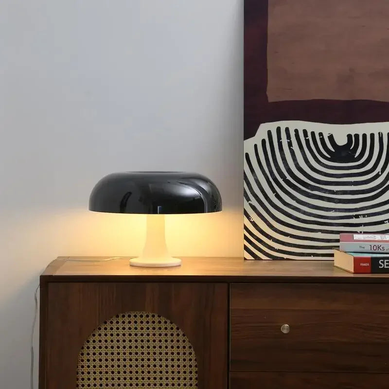 Lampe champignon noir et blanc